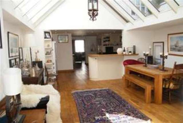  Image of 3 bedroom Detached house to rent in High Street Burnham-on-Crouch CM0 at Burnham-on-Crouch, CM0 8AA