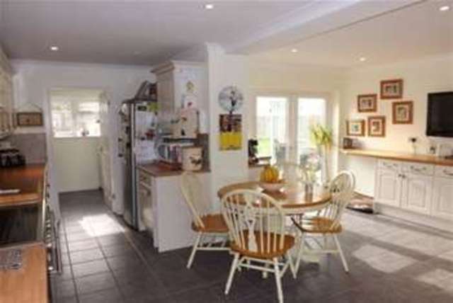  Image of 5 bedroom Detached house to rent in Maldon Road Burnham-on-Crouch CM0 at Burnham-on-Crouch, CM0 8NS