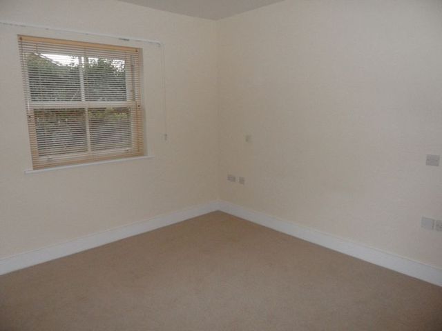  Image of 2 bedroom Flat for sale in Institute Road Marlow SL7 at Institute Road  Marlow, SL7 1BB