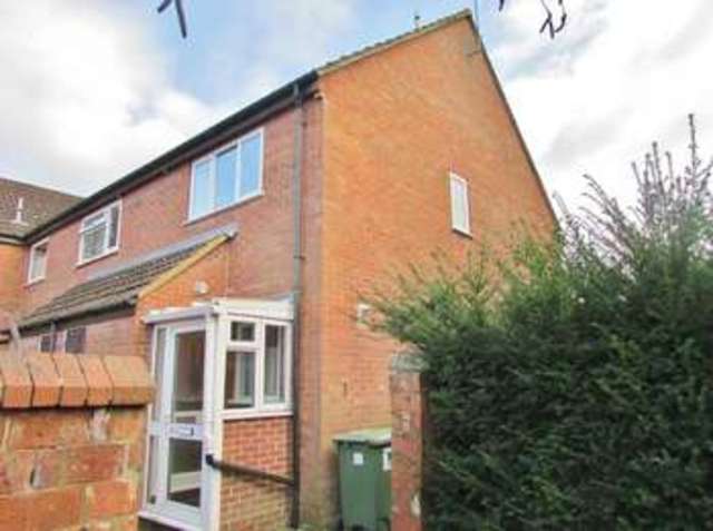  Image of 2 bedroom End of Terrace to rent in Chandlers Close Wantage OX12 at Wantage, OX12 8EW