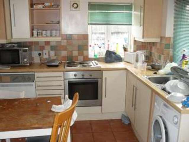  Image of 4 bedroom Terraced house to rent in Corporation Road Bournemouth BH1 at Corporation Road  Bournemouth, BH1 4SJ