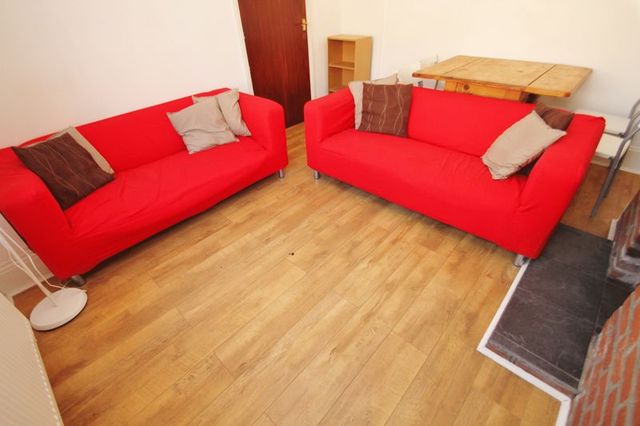  Image of 4 bedroom Terraced house to rent in Corporation Road Bournemouth BH1 at Corporation Road  BOURNEMOUTH, BH1 4SJ