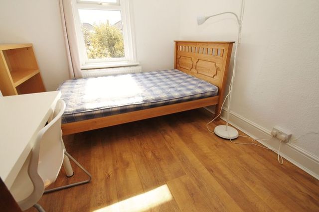  Image of 4 bedroom Terraced house to rent in Corporation Road Bournemouth BH1 at Corporation Road  BOURNEMOUTH, BH1 4SJ