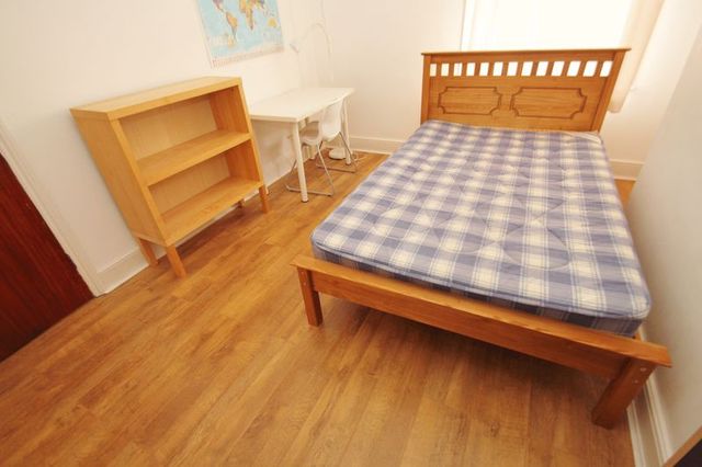  Image of 4 bedroom Terraced house to rent in Corporation Road Bournemouth BH1 at Corporation Road  BOURNEMOUTH, BH1 4SJ