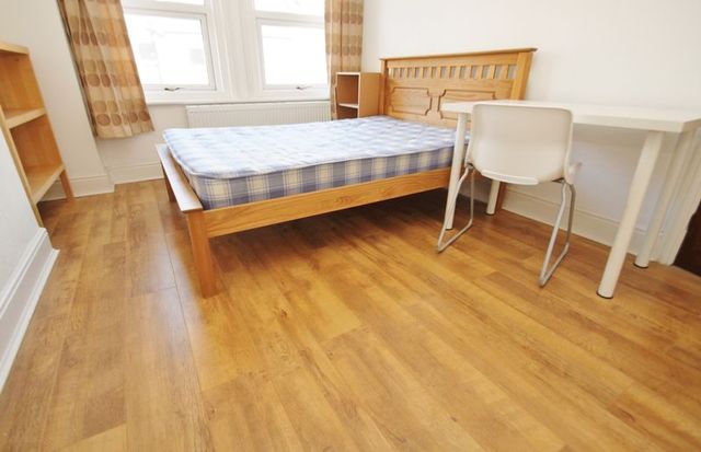  Image of 4 bedroom Terraced house to rent in Corporation Road Bournemouth BH1 at Corporation Road  BOURNEMOUTH, BH1 4SJ