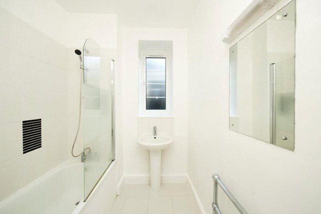 Image of 4 bedroom Flat to rent in Finchley Road London NW3 at Finchley Road London Swiss Cottage, NW3 7TS
