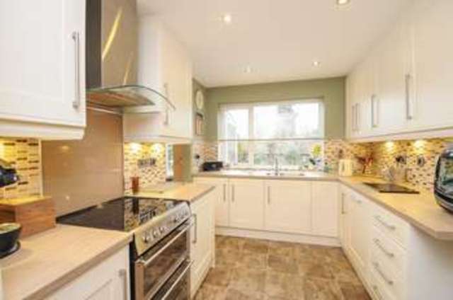  Image of 4 bedroom Detached house for sale in Hermitage Road Abingdon OX14 at Hermitage Road  Abingdon, OX14 5RN