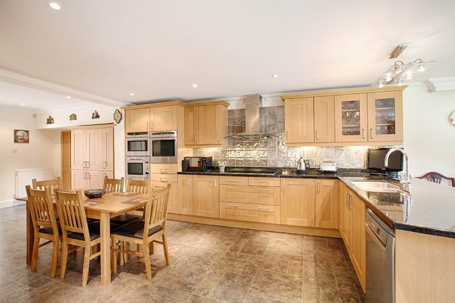  Image of 6 bedroom Detached house for sale in Low Road Keswick Norwich NR4 at Keswick Norwich Norfolk, NR4 6TZ