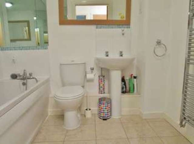  Image of 2 bedroom Flat to rent in Mill Street Wantage OX12 at Wantage, OX12 9NZ