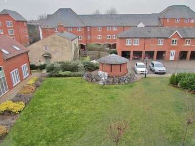  Image of 2 bedroom Flat to rent in Mill Street Wantage OX12 at Wantage, OX12 9NZ