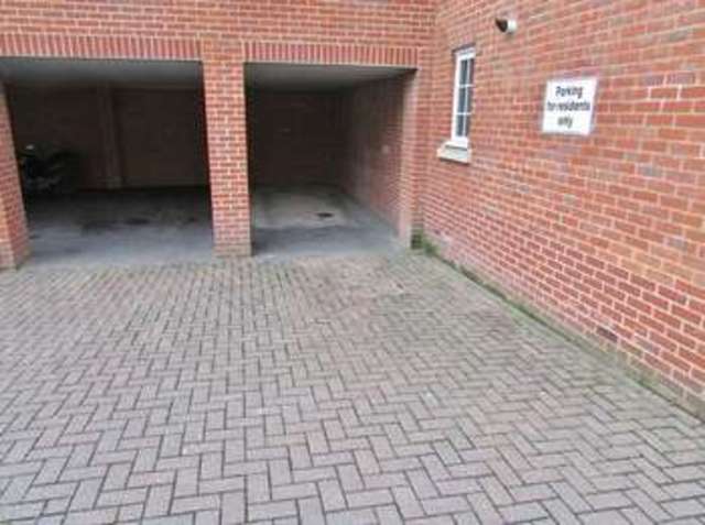  Image of 2 bedroom Flat to rent in Mill Street Wantage OX12 at Wantage, OX12 9NZ