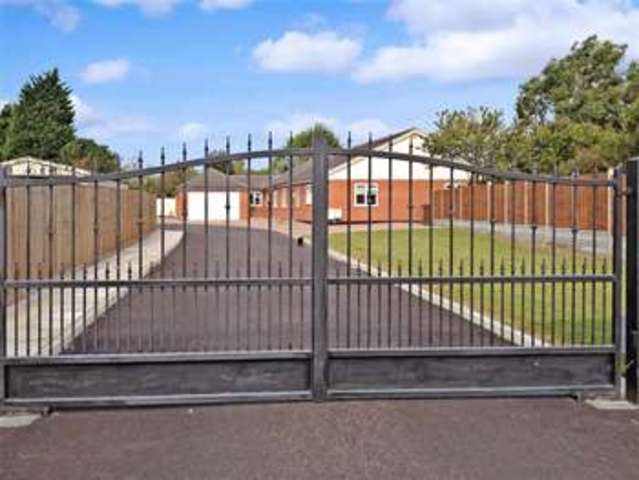  Image of 3 bedroom Bungalow for sale in Lampits Hill Corringham Stanford-Le-Hope SS17 at Corringham Stanford-Le-Hope Stanford-Le-Hope, SS17 9AA