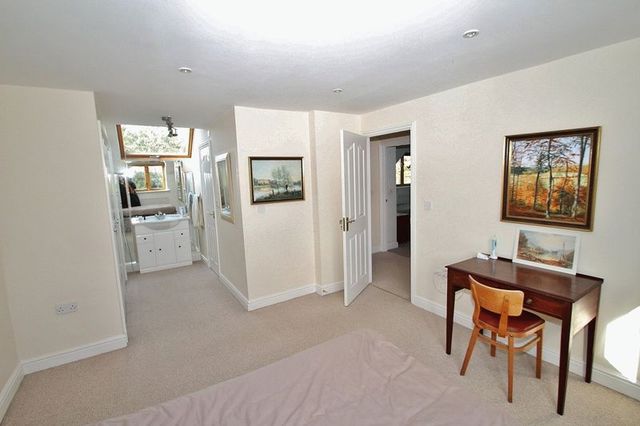  Image of 3 bedroom Cottage for sale in Greenwich Lane Leafield Witney OX29 at Greenwich Lane  Leafield, OX29 9QR
