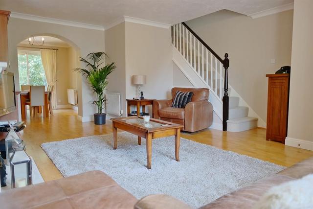  Image of 3 bedroom End of Terrace for sale in Montague Close Wokingham RG40 at Wokingham Berkshire Wokingham, RG40 5PF
