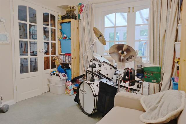  Image of 3 bedroom Detached house for sale in Montague Close Wokingham RG40 at Wokingham Berkshire Wokingham, RG40 5PH