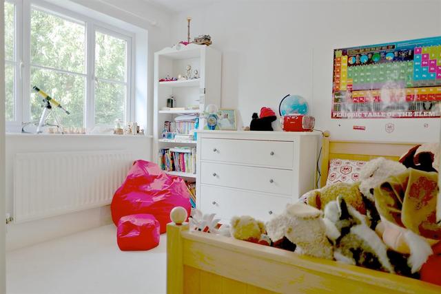  Image of 3 bedroom Detached house for sale in Montague Close Wokingham RG40 at Wokingham Berkshire Wokingham, RG40 5PH