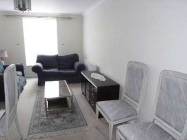  Image of 1 bedroom Flat to rent in Kingswood Drive Sutton SM2 at Kingswood Drive  Sutton, SM2 5NB