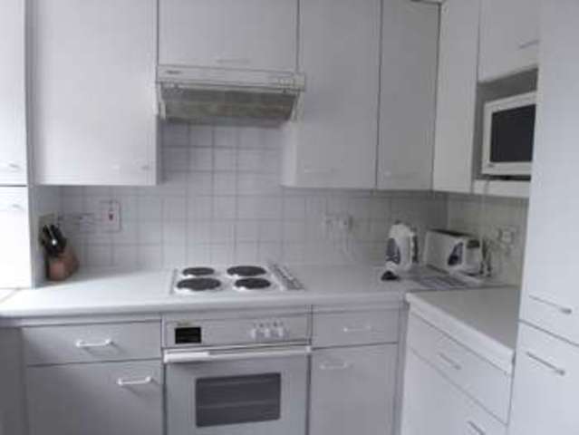  Image of 1 bedroom Flat to rent in Kingswood Drive Sutton SM2 at Kingswood Drive  Sutton, SM2 5NB