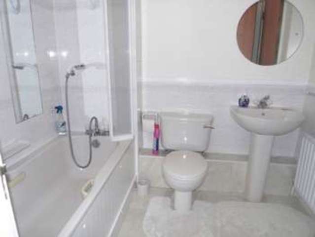  Image of 1 bedroom Flat to rent in Kingswood Drive Sutton SM2 at Kingswood Drive  Sutton, SM2 5NB