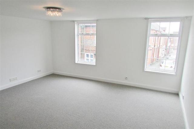  Image of 2 bedroom Flat to rent in Newbury Street Wantage OX12 at Wantage, OX12 8BU