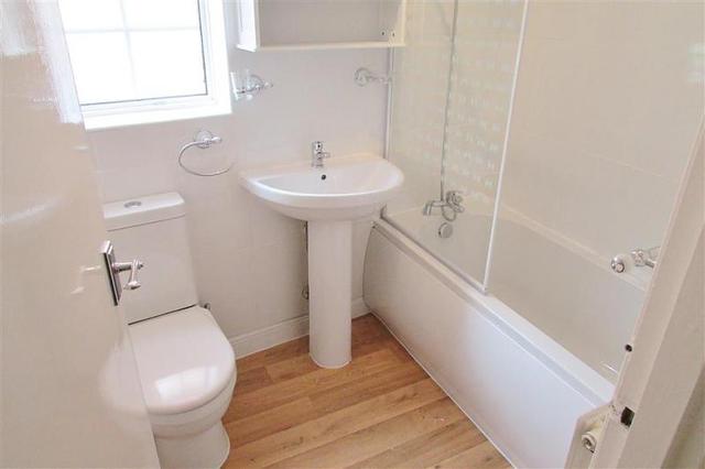  Image of 2 bedroom Flat to rent in Newbury Street Wantage OX12 at Wantage, OX12 8BU