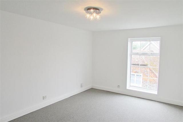  Image of 2 bedroom Flat to rent in Newbury Street Wantage OX12 at Wantage, OX12 8BU
