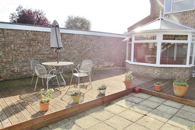  Image of 4 bedroom Semi-Detached house for sale in Ogbourne Close Wantage OX12 at Wantage, OX12 9ER