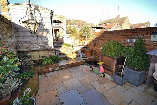  Image of 3 bedroom Semi-Detached house for sale in Eggington Leighton Buzzard LU7 at Eggington, LU7 9PQ