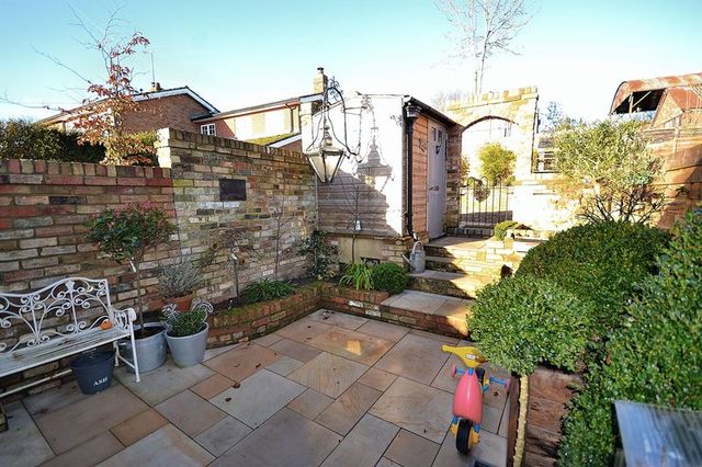  Image of 3 bedroom Semi-Detached house for sale in Eggington Leighton Buzzard LU7 at Eggington, LU7 9PQ