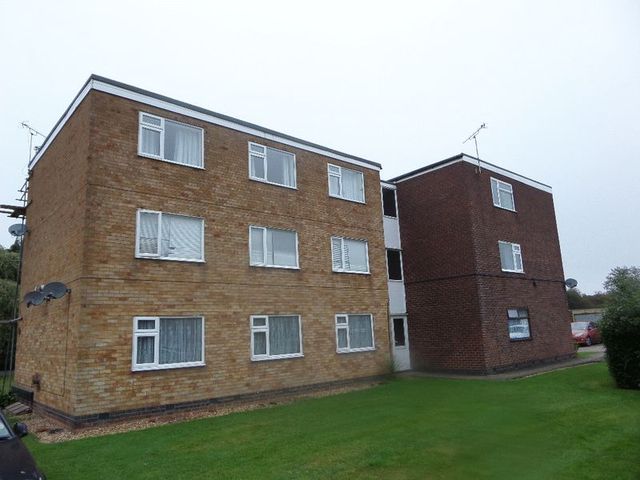  Image of 2 bedroom Flat to rent in Upper Eastern Green Lane Coventry CV5 at Rose Cottage Flats Upper Eastern Green Lane Coventry, CV5 7DL