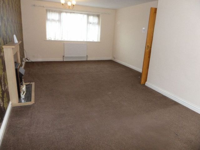  Image of 2 bedroom Flat to rent in Upper Eastern Green Lane Coventry CV5 at Rose Cottage Flats Upper Eastern Green Lane Coventry, CV5 7DL