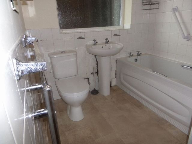  Image of 2 bedroom Flat to rent in Upper Eastern Green Lane Coventry CV5 at Rose Cottage Flats Upper Eastern Green Lane Coventry, CV5 7DL