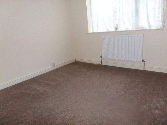  Image of 2 bedroom Flat to rent in Upper Eastern Green Lane Coventry CV5 at Rose Cottage Flats Upper Eastern Green Lane Coventry, CV5 7DL