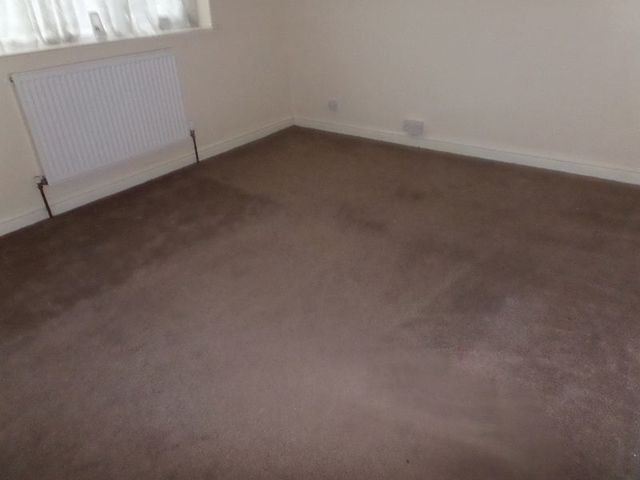  Image of 2 bedroom Flat to rent in Upper Eastern Green Lane Coventry CV5 at Rose Cottage Flats Upper Eastern Green Lane Coventry, CV5 7DL