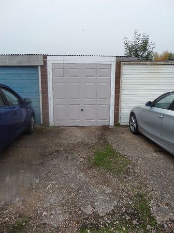  Image of 2 bedroom Flat to rent in Upper Eastern Green Lane Coventry CV5 at Rose Cottage Flats Upper Eastern Green Lane Coventry, CV5 7DL