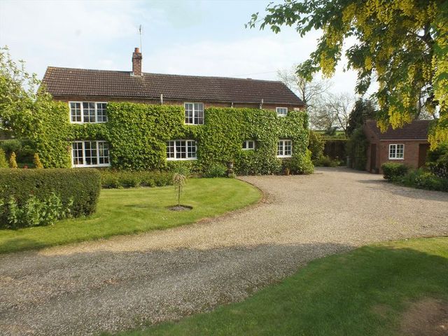  Image of 4 bedroom Cottage for sale in Low Hameringham Horncastle LN9 at Low Hameringham, LN9 6PG