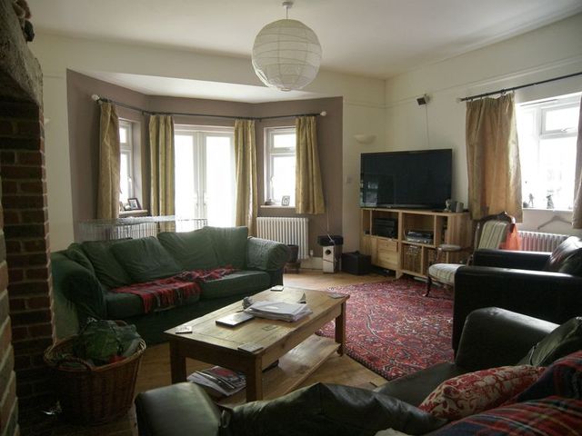  Image of 5 bedroom Detached house for sale in Hill Brow Road Hill Brow Liss GU33 at Hill Brow Road Hill Brow Liss, GU33 7PX