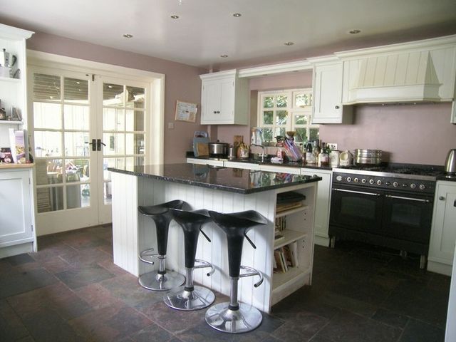  Image of 5 bedroom Detached house for sale in Hill Brow Road Hill Brow Liss GU33 at Hill Brow Road Hill Brow Liss, GU33 7PX