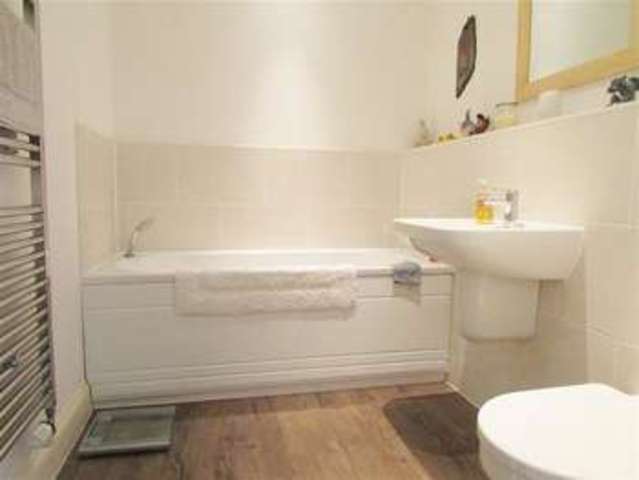  Image of 2 bedroom Flat to rent in St. Gabriels Wantage OX12 at Wantage, OX12 8FL