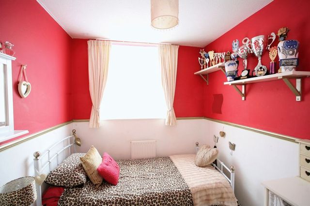  Image of 3 bedroom Detached house for sale in Tintagel Close Andover SP10 at Tintagel Close Array Charlton, SP10 4DD