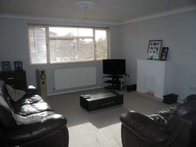  Image of 2 bedroom Flat for sale in Victoria Road Owlsmoor Sandhurst GU47 at Victoria Road  Sandhurst, GU47 0TH