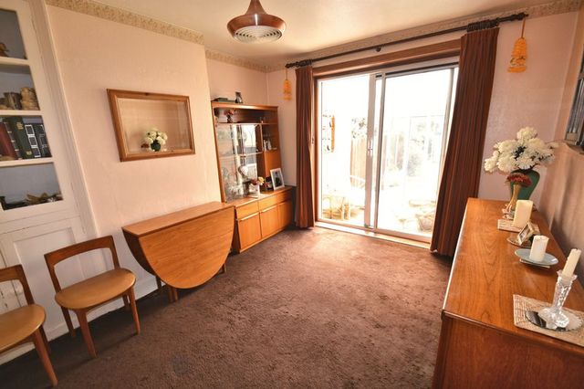  Image of 3 bedroom Semi-Detached house for sale in Wantage Road Didcot OX11 at Wantage Road  Didcot, OX11 0BS