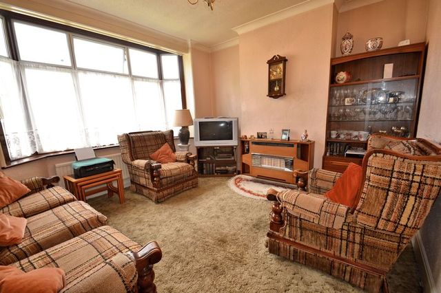  Image of 3 bedroom Semi-Detached house for sale in Wantage Road Didcot OX11 at Wantage Road  Didcot, OX11 0BS