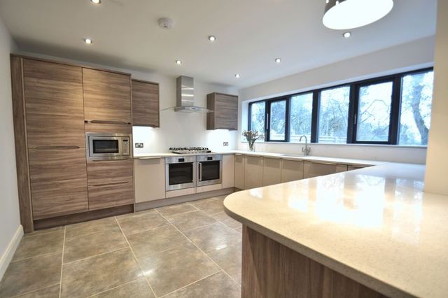  Image of 4 bedroom Detached house for sale in Wantage Road Rowstock Didcot OX11 at Wantage Road Rowstock Didcot, OX11 0JU