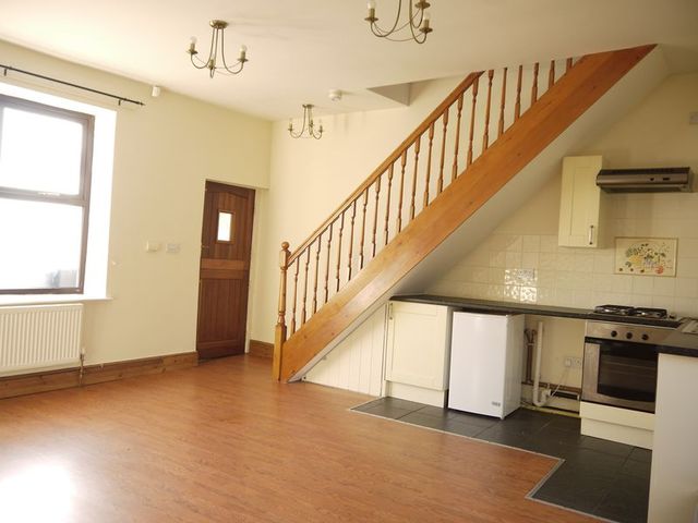  Image of 2 bedroom Terraced house to rent in Croft Row Denholme Bradford BD13 at Croft Row  Denholme, BD13 4ER