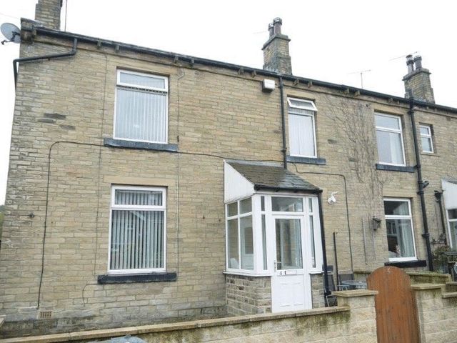  Image of 2 bedroom Terraced house to rent in Armitage Road Oakenshaw Bradford BD12 at Armitage Road Oakenshaw Bradford, BD12 7AR