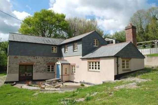  Image of 3 bedroom Cottage to rent in Harewood Road Calstock PL18 at Harewood Road  Calstock, PL18 9QN