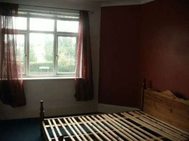  Image of 2 bedroom Flat to rent in Roneo Corner Hornchurch RM12 at Roneo Corner  Hornchurch, RM12 4TN