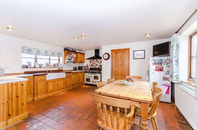  Image of 6 bedroom Detached house for sale in Gainsborough Road Kirton Lindsey Gainsborough DN21 at Gainsborough Road Kirton Lindsey Grayingham, DN21 4EN