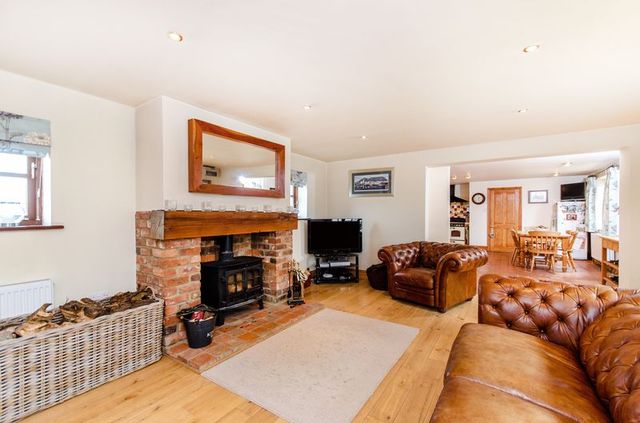  Image of 6 bedroom Detached house for sale in Gainsborough Road Kirton Lindsey Gainsborough DN21 at Gainsborough Road Kirton Lindsey Grayingham, DN21 4EN